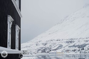 Media Luna Guesthouse