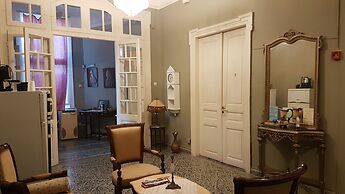 Arhontiko in the city