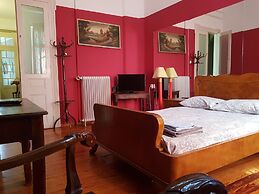 Arhontiko in the city