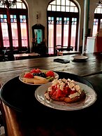 Arhontiko in the city