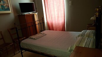 Arhontiko in the city