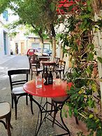 Arhontiko in the city