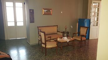 Arhontiko in the city