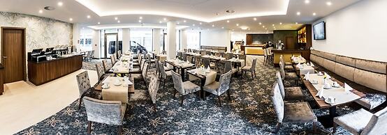 Best Western Plus Royal Suites