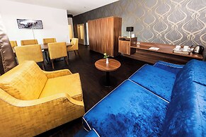 Best Western Plus Royal Suites