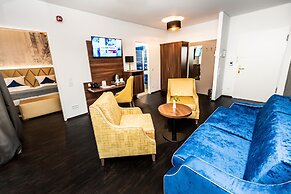 Best Western Plus Royal Suites