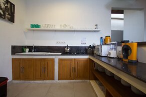 Echo Beach Villa & Apartment