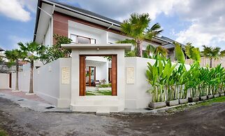 Echo Beach Villa & Apartment