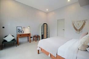 Echo Beach Villa & Apartment