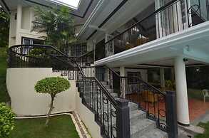 Robinland Vacation Home Badian