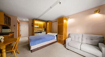 Evergreen Valley Inn by Coolvacay