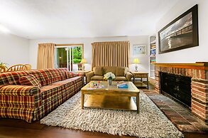 Evergreen Valley Inn by Coolvacay