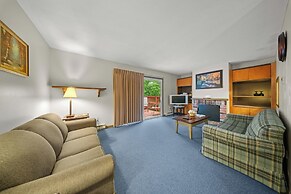 Evergreen Valley Inn by Coolvacay