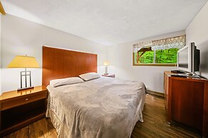 Evergreen Valley Inn by Coolvacay