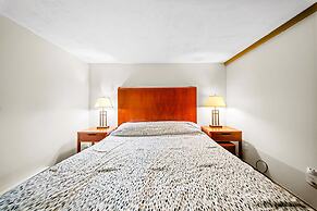 Evergreen Valley Inn by Coolvacay