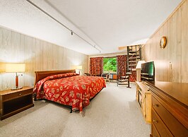 Evergreen Valley Inn by Coolvacay