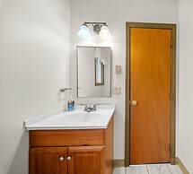 Evergreen Valley Inn by Coolvacay