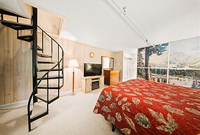 Evergreen Valley Inn by Coolvacay