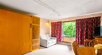 Evergreen Valley Inn by Coolvacay