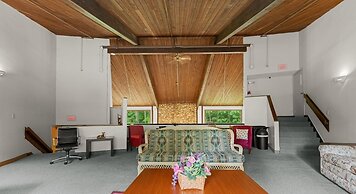 Evergreen Valley Inn by Coolvacay