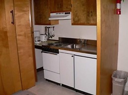 Evergreen Valley Inn