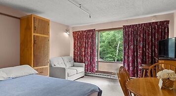 Evergreen Valley Inn by Coolvacay