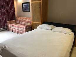 Evergreen Valley Inn