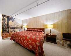 Evergreen Valley Inn by Coolvacay