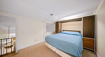 Evergreen Valley Inn by Coolvacay