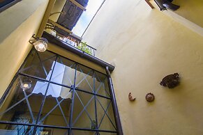Florence Ariento Romantic Apartment