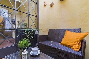 Florence Ariento Romantic Apartment