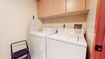 Snowcreek V 933 Bright and Spacious, Private BBQ, Washer Dryer, Pet-Fr
