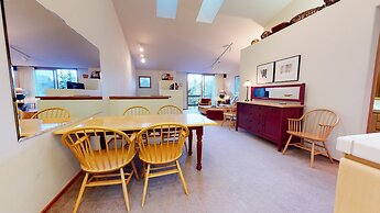 Snowcreek V 933 Bright and Spacious, Private BBQ, Washer Dryer, Pet-Fr