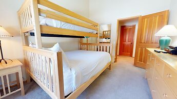 Snowcreek V 933 Bright and Spacious, Private BBQ, Washer Dryer, Pet-Fr