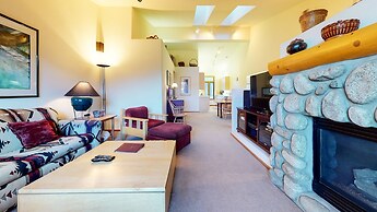 Snowcreek V 933 Bright and Spacious, Private BBQ, Washer Dryer, Pet-Fr