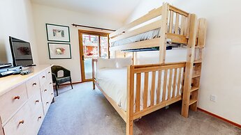 Snowcreek V 933 Bright and Spacious, Private BBQ, Washer Dryer, Pet-Fr