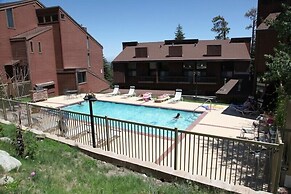 Mammoth Ski & Racquet Club #4 1 Bedroom Condo by RedAwning