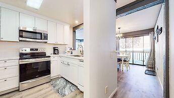 Mammoth Ski & Racquet Club #4 1 Bedroom Condo by RedAwning