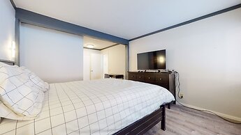 Mammoth Ski & Racquet Club #4 1 Bedroom Condo by RedAwning