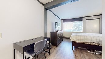 Mammoth Ski & Racquet Club #4 1 Bedroom Condo by RedAwning
