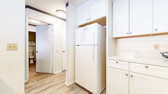 Mammoth Ski & Racquet Club #4 1 Bedroom Condo by RedAwning