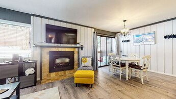 Mammoth Ski & Racquet Club #4 1 Bedroom Condo by RedAwning
