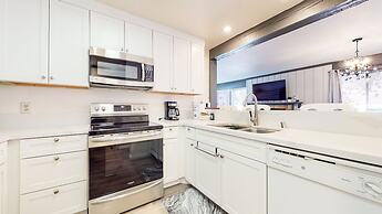 Mammoth Ski & Racquet Club #4 1 Bedroom Condo by RedAwning