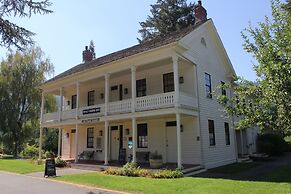 Wolf Creek Inn & Tavern