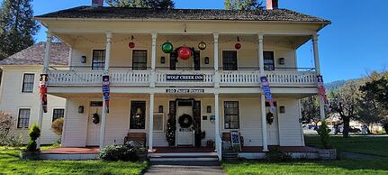 Wolf Creek Inn & Tavern