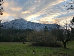 Wolf Creek Inn & Tavern