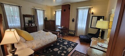 Wolf Creek Inn & Tavern