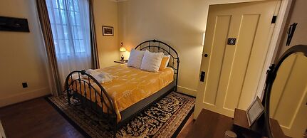 Wolf Creek Inn & Tavern