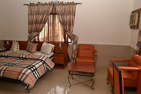 Aquatic Suites & Lounge