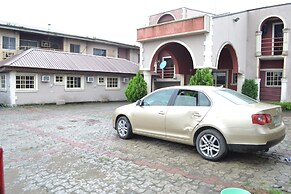 Aquatic Suites & Lounge